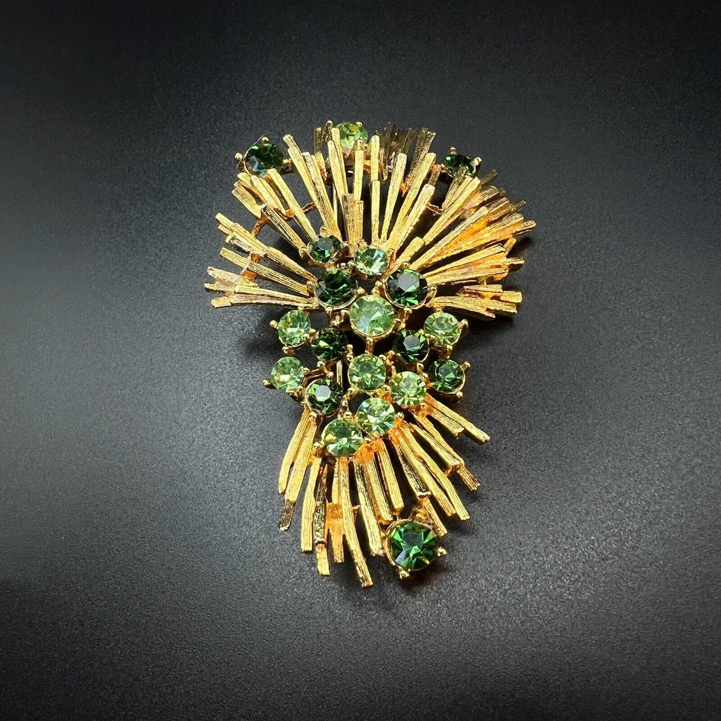 Vintage Signed LISNER Gold-Toned w Green Peridot & Emerald Crystals Brooch Pin