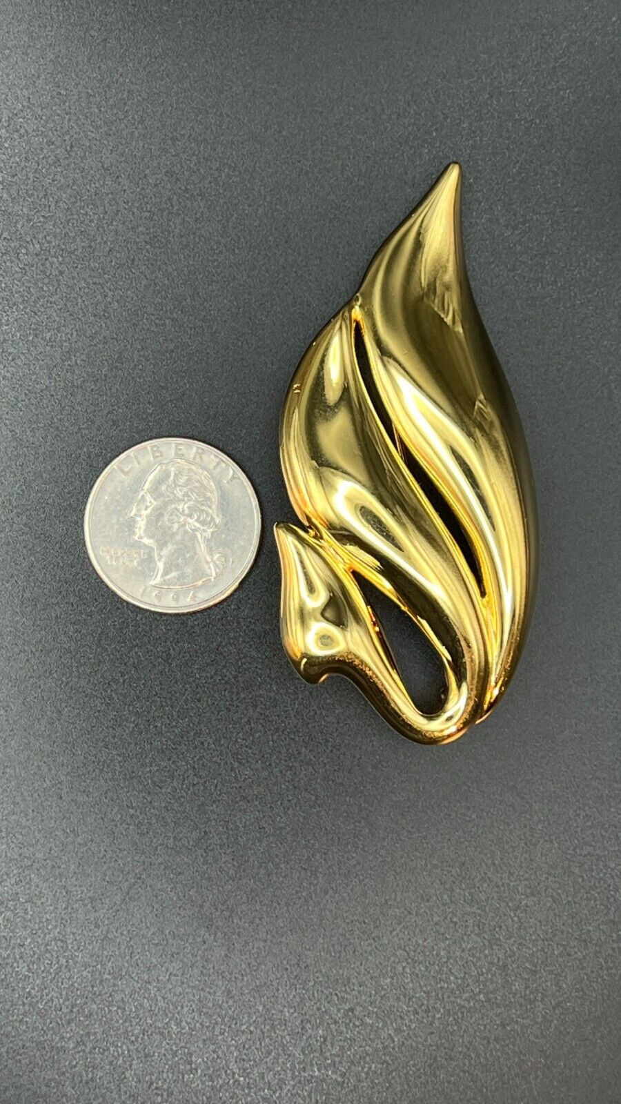 Vintage Beautiful Large Signed TRIFARI Gold-Toned Leaf Brooch Pin