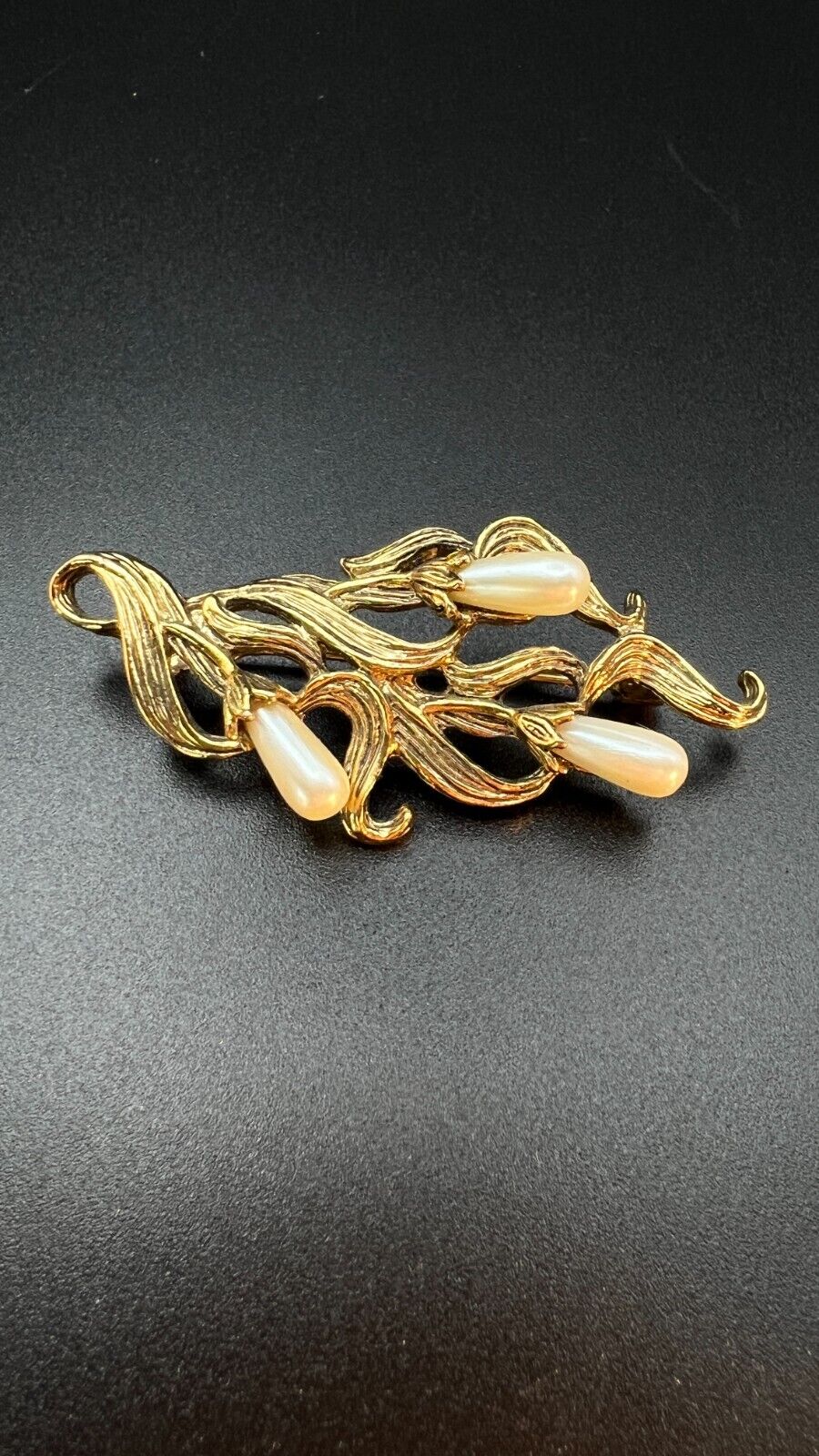 Vintage Gold-Toned Flowering Vine with Faux Pearl Buds Brooch Pin