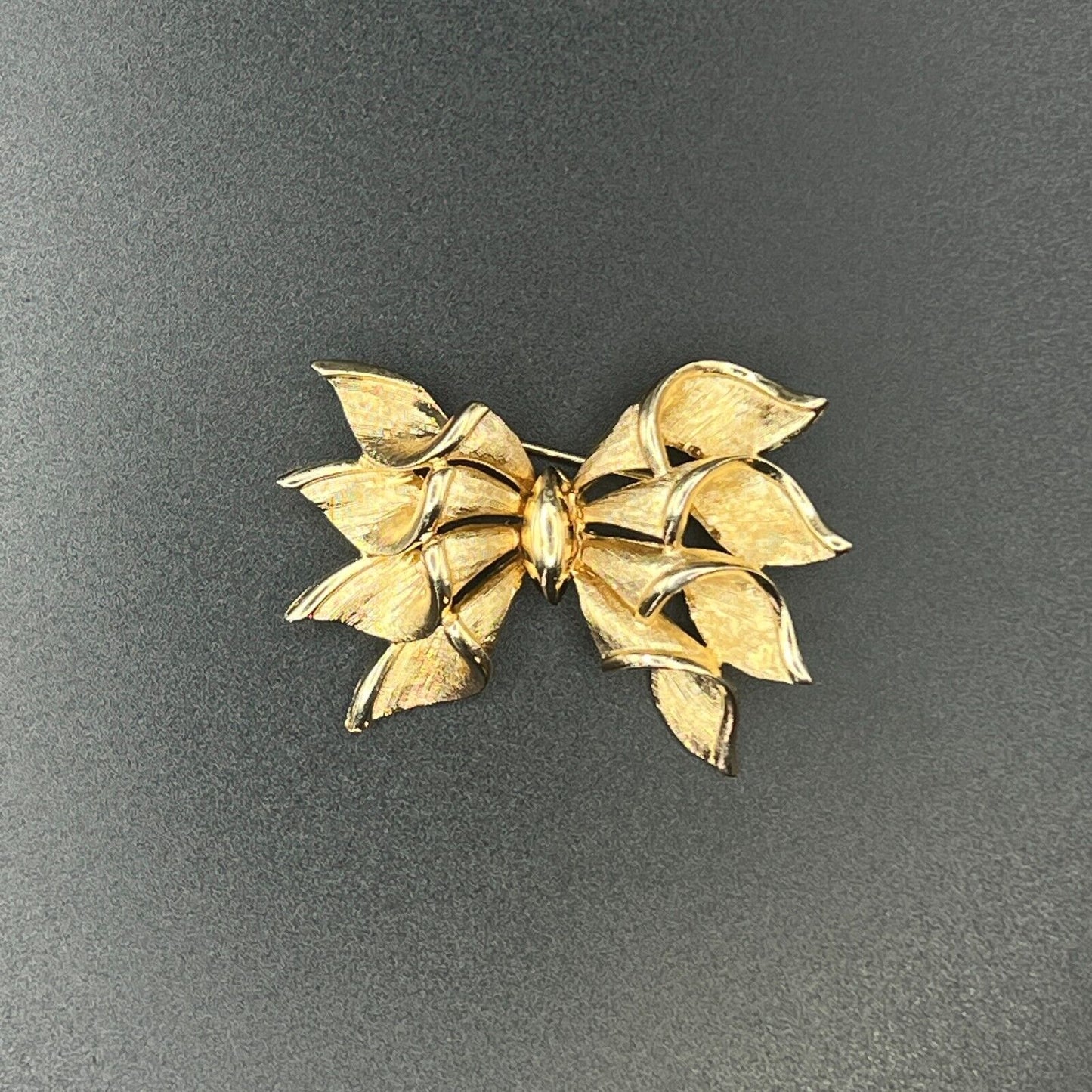 Vintage Gold-Toned Signed Francois Unique Ribbon Bow Brooch Pin