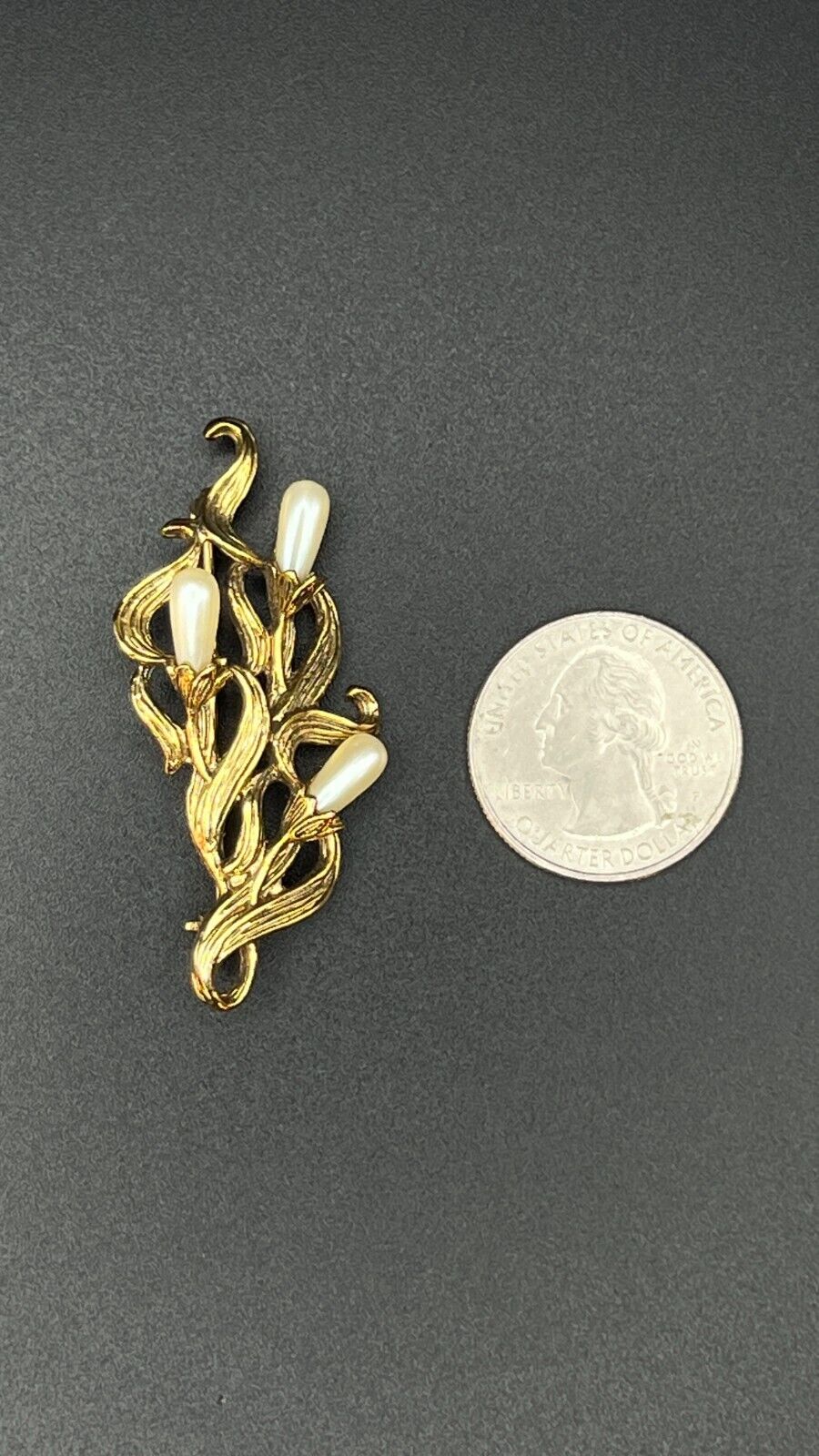 Vintage Gold-Toned Flowering Vine with Faux Pearl Buds Brooch Pin