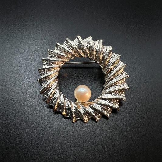 Vintage Signed DuBarry FA Silver-Toned Ridged Circle A Faux Pearl Brooch Pin