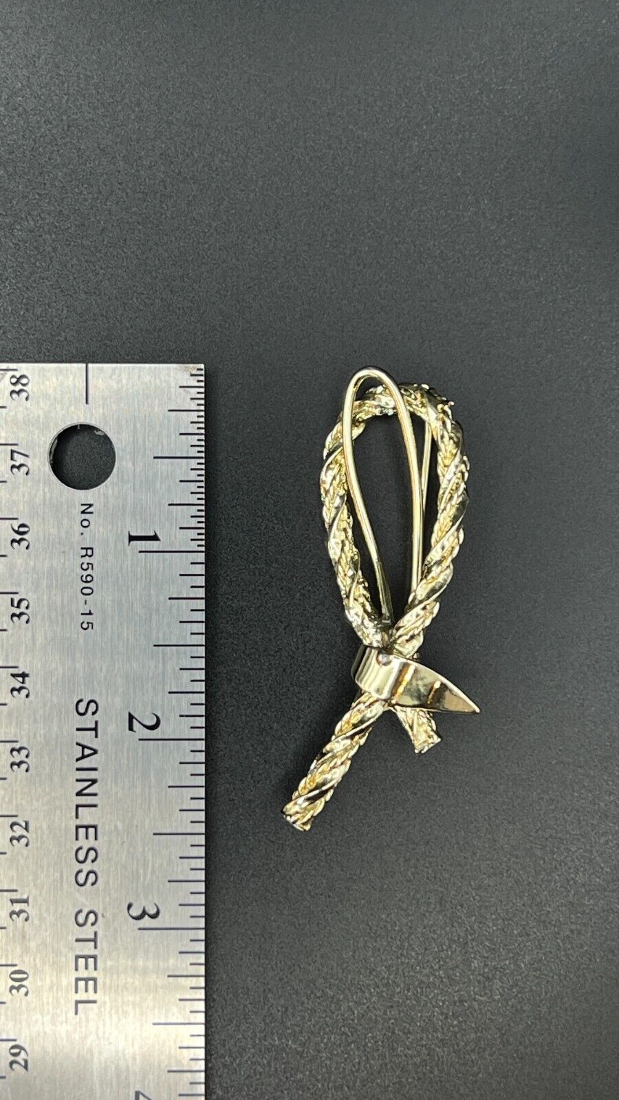 Vintage Gold-Toned Tied Rope Ribbon Elegant Brooch Pin