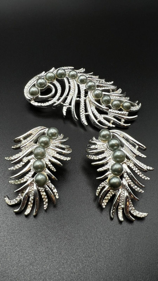 Vintage Sarah Coventry Feather Brooch & Clip on Earrings Set Silver Pearls 1950s