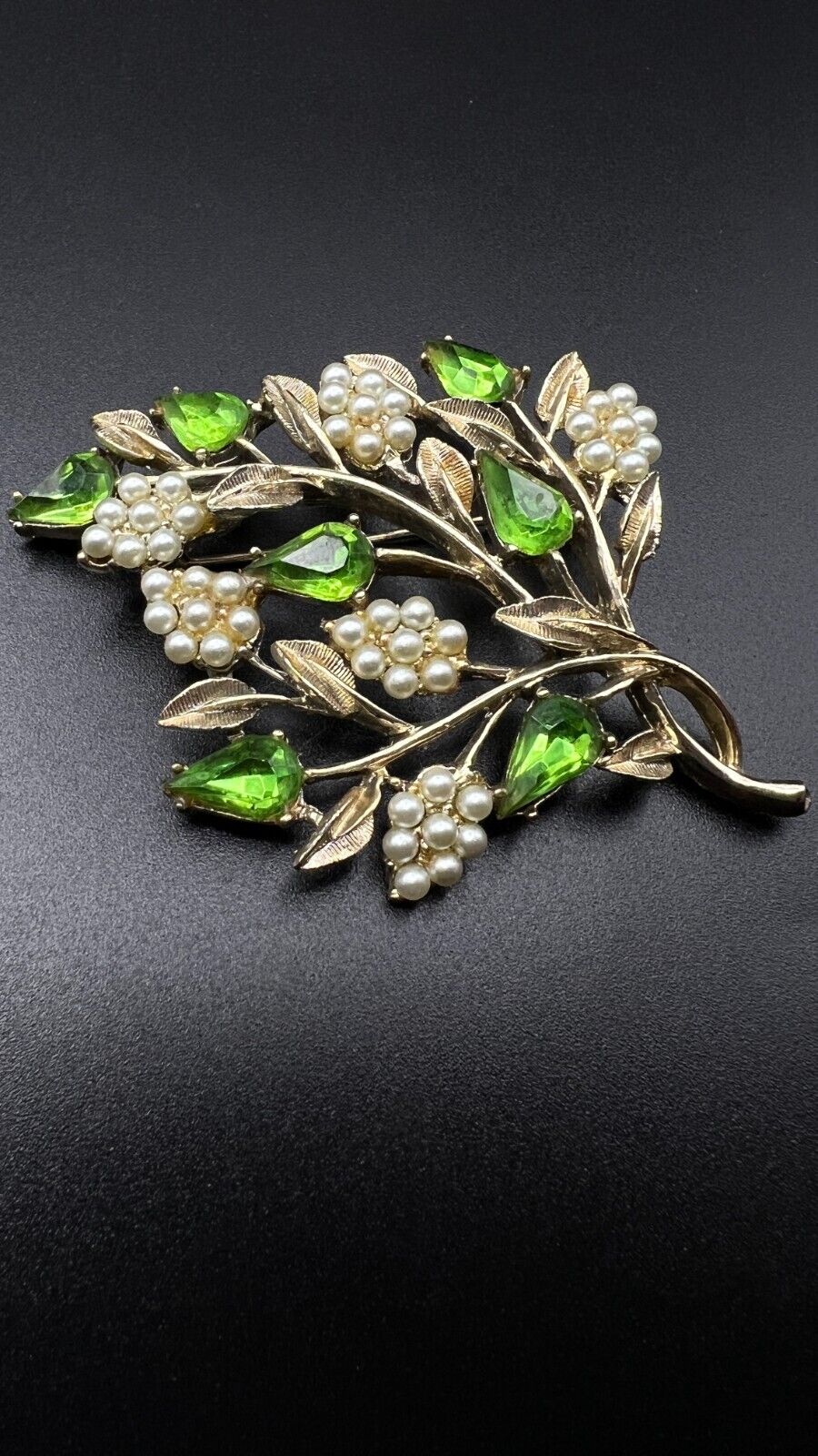 Vintage IIW 30 ST INC DODDS Gold Leaf with Pearl & Green RHINESTONES Brooch Pin