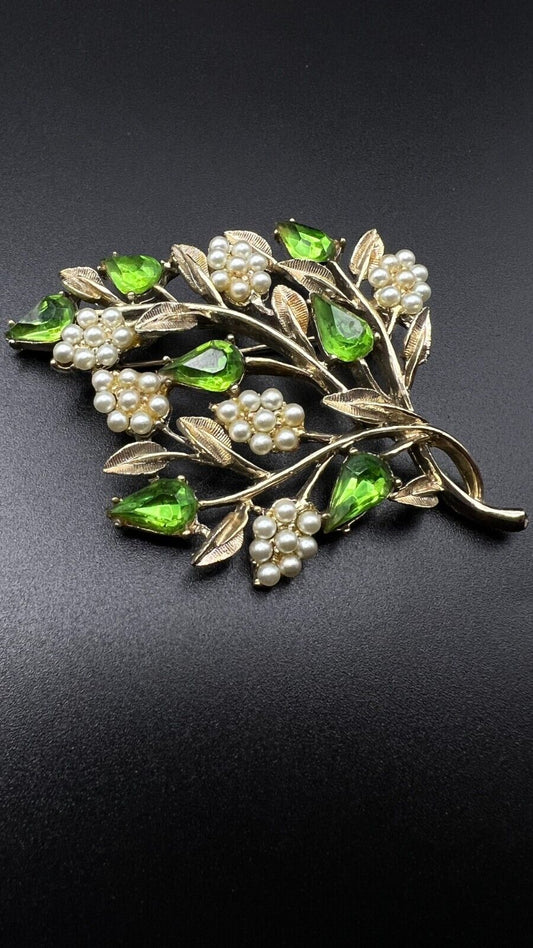 Vintage IIW 30 ST INC DODDS Gold Leaf with Pearl & Green RHINESTONES Brooch Pin