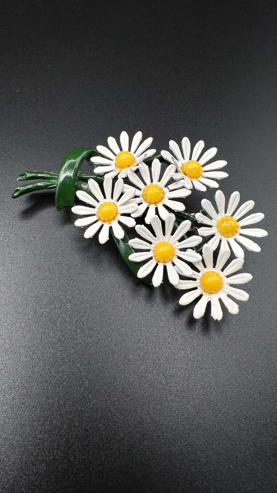 Vintage 60's White & Yellow Daisies with Green Stems Metal/Thermoset Brooch Pin