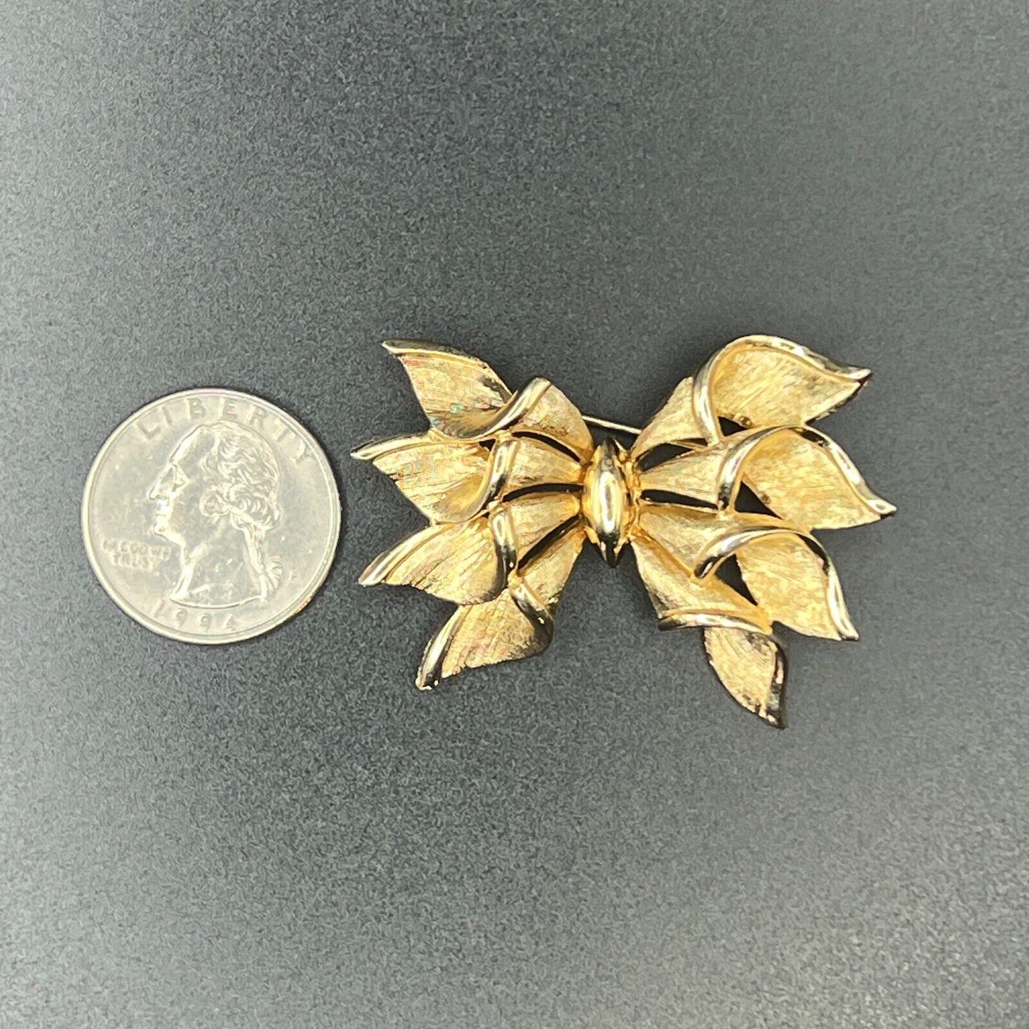 Vintage Gold-Toned Signed Francois Unique Ribbon Bow Brooch Pin