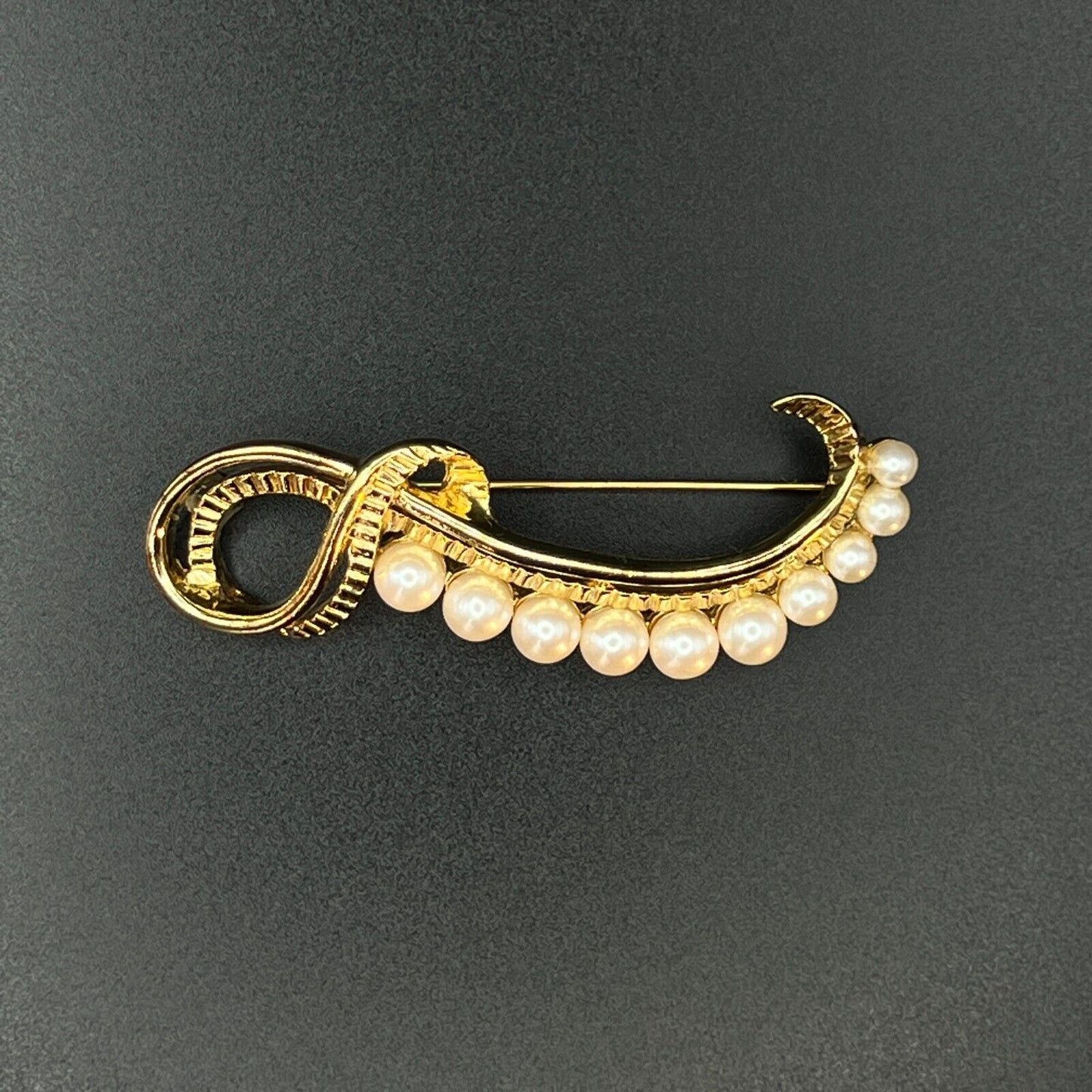 Vintage Beautiful Gold-Toned with Faux Pearls Brooch Pin