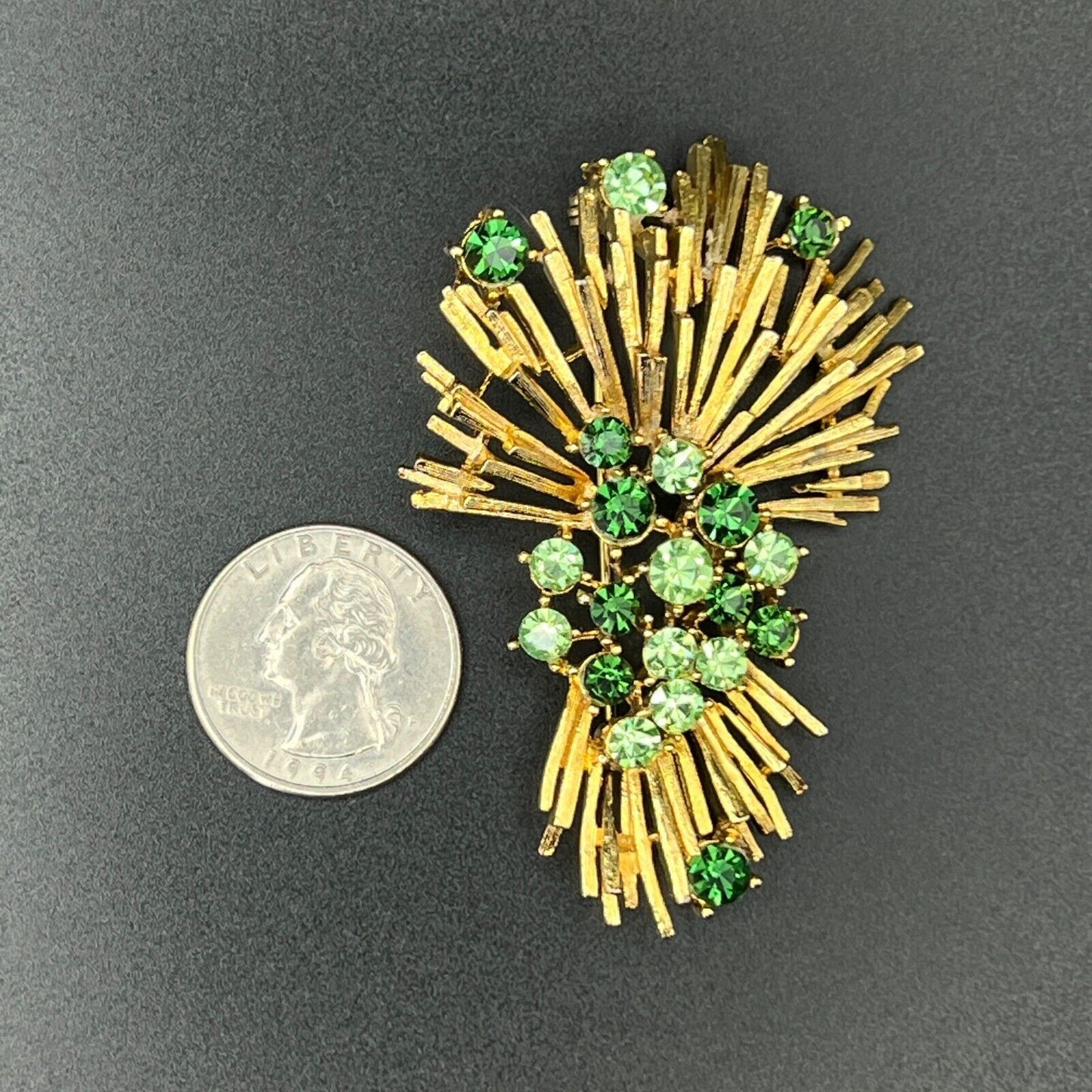 Vintage Signed LISNER Gold-Toned w Green Peridot & Emerald Crystals Brooch Pin