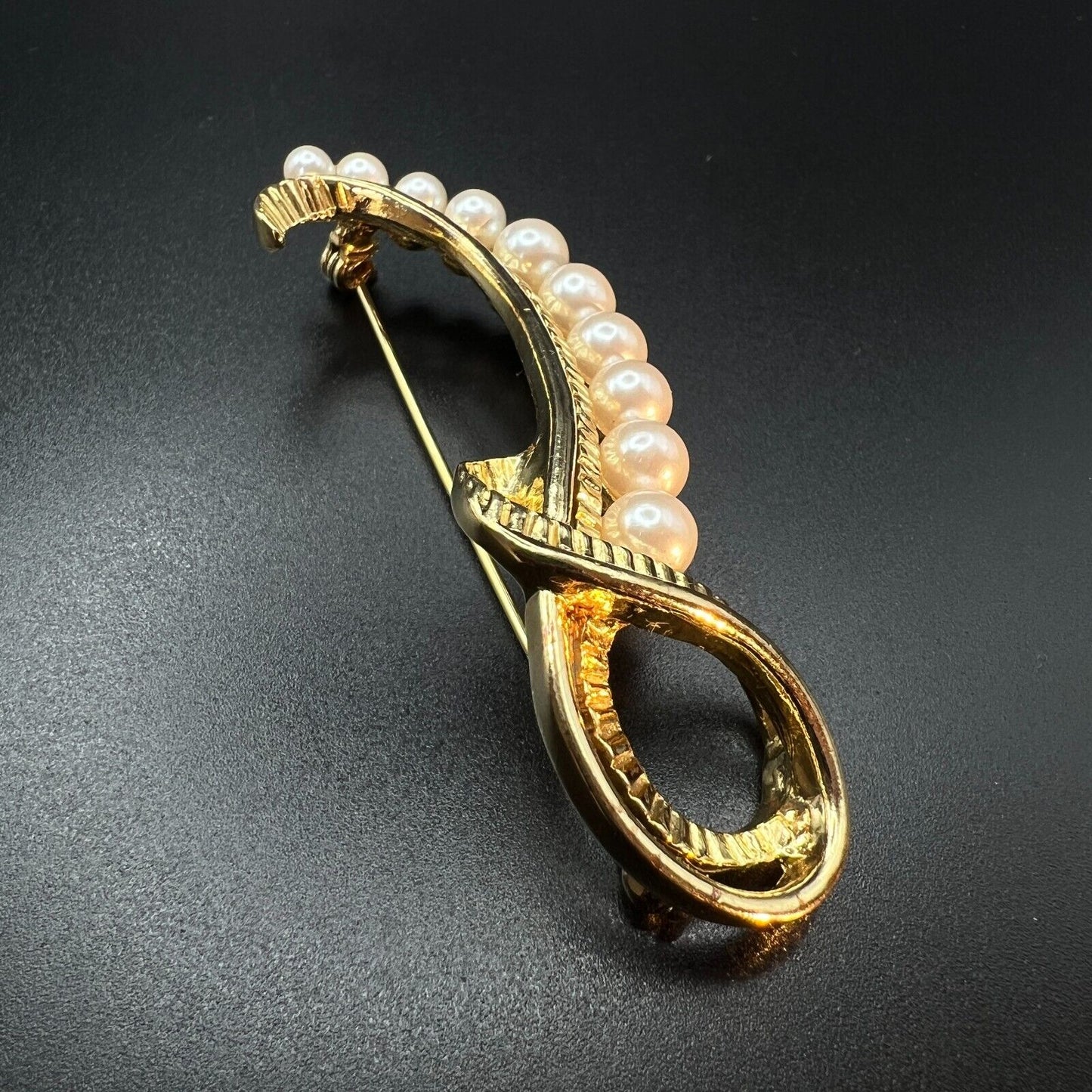 Vintage Beautiful Gold-Toned with Faux Pearls Brooch Pin