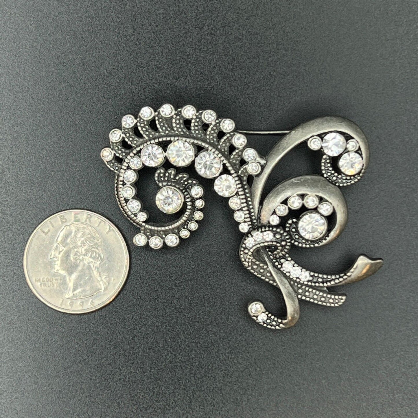 Vintage Silver-Toned & Crystal Rhinestones Beautiful Brooch Pin Pendant