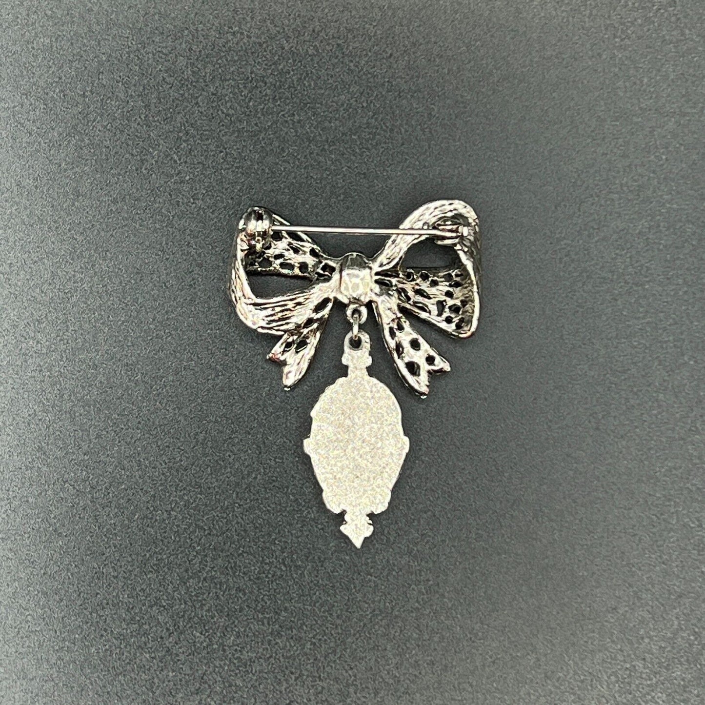 Vintage Beautiful Silver-Toned Bow and Cameo Brooch Pin