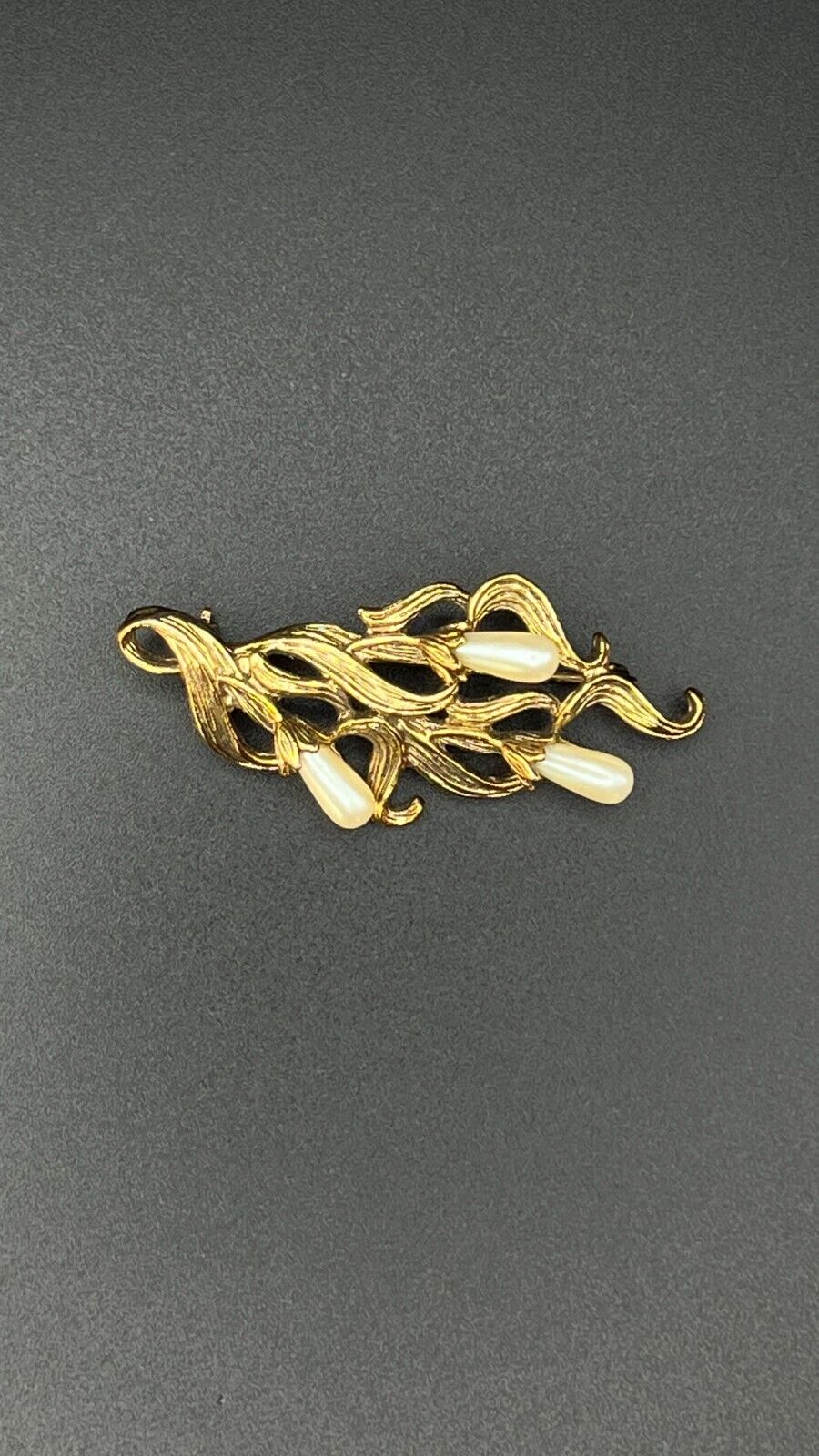 Vintage Gold-Toned Flowering Vine with Faux Pearl Buds Brooch Pin