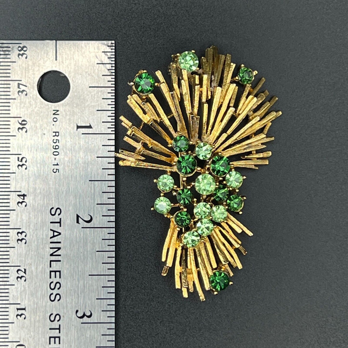 Vintage Signed LISNER Gold-Toned w Green Peridot & Emerald Crystals Brooch Pin