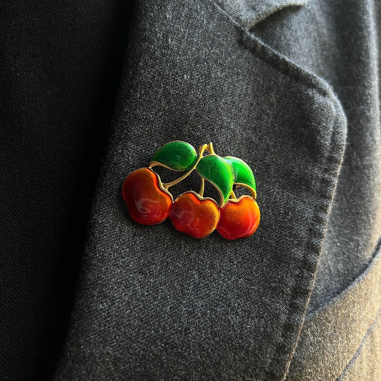 Vintage Lovely Enameled Three Red Cherries Gold-Toned w Green Leaves Brooch Pin