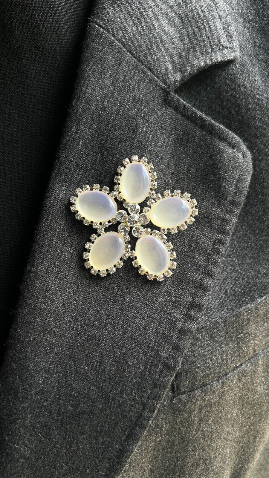 Vintage Silver-Toned Flower with Sparkling Rhinestones & Faux Pearls Brooch Pin