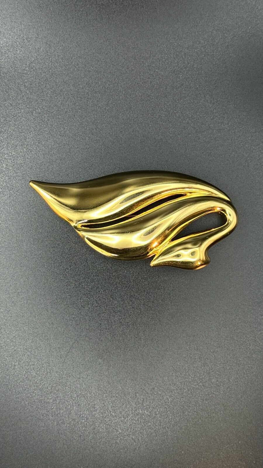 Vintage Beautiful Large Signed TRIFARI Gold-Toned Leaf Brooch Pin