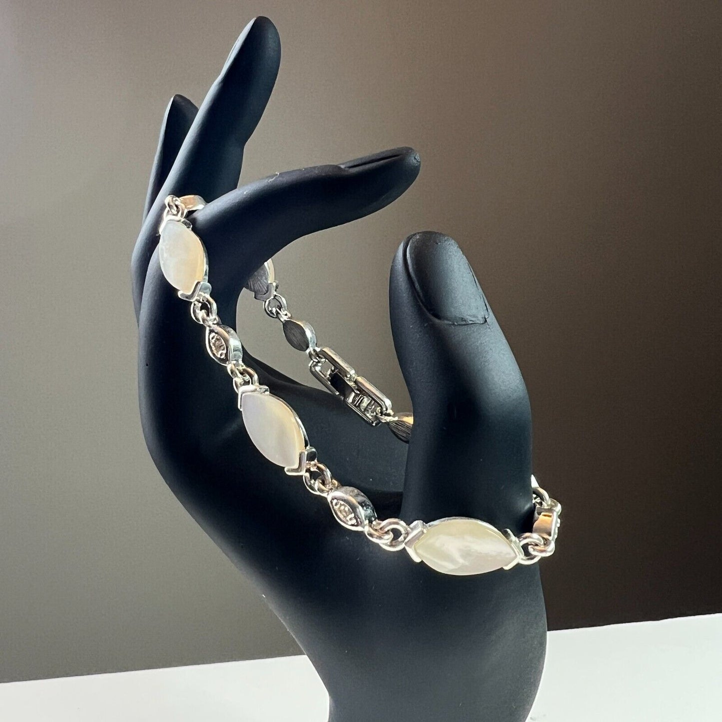 Vintage Mother Of Pearl Shell & Clear Oval Crystals Silver-Toned Bracelet