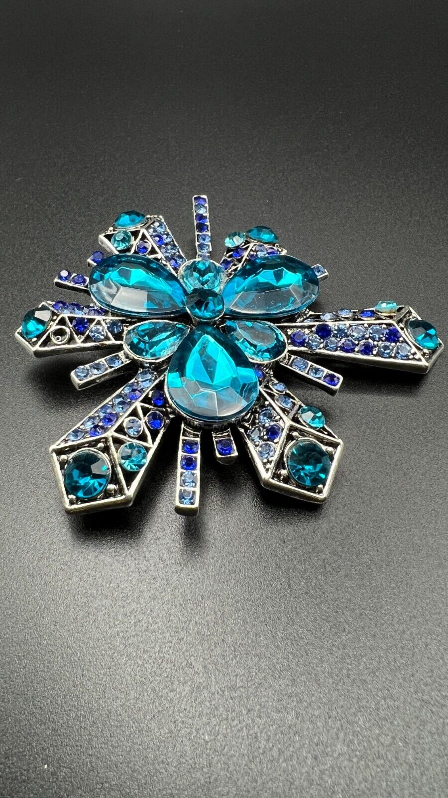 Vintage Silver-Toned Star Burst with Many Shades of Blue Crystals Brooch Pin