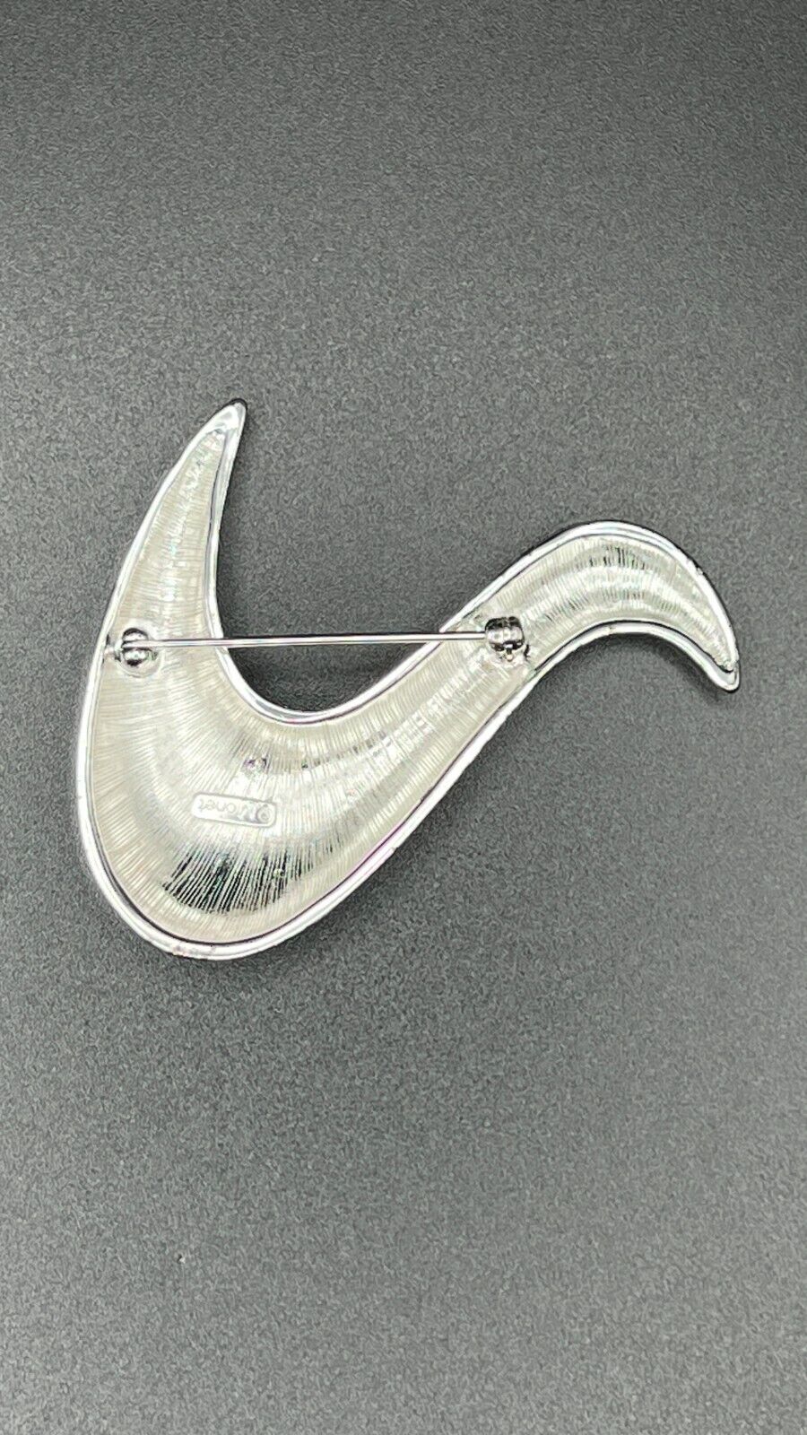 Vintage MONET Silver-Tone Abstract Swoosh Wave Check Ribbon Zig Zag Brooch Pin