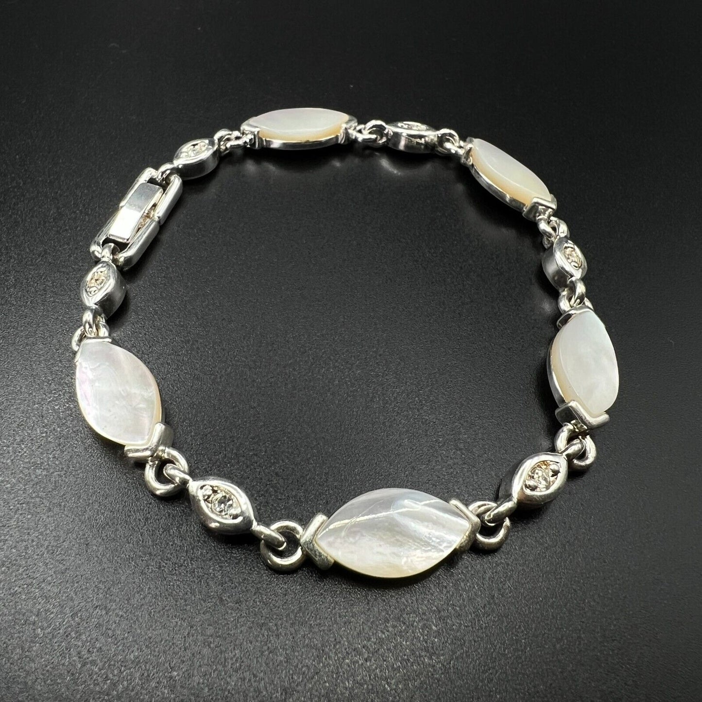 Vintage Mother Of Pearl Shell & Clear Oval Crystals Silver-Toned Bracelet