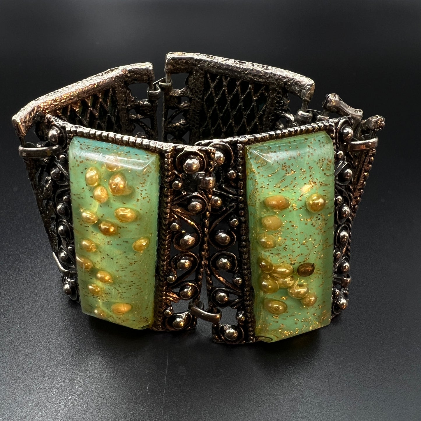 Vintage Confetti Faux Pearl Green & Gold Silver-Toned Rope Design Wide Bracelet