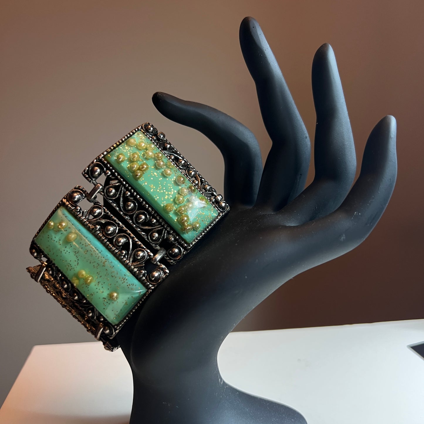 Vintage Confetti Faux Pearl Green & Gold Silver-Toned Rope Design Wide Bracelet