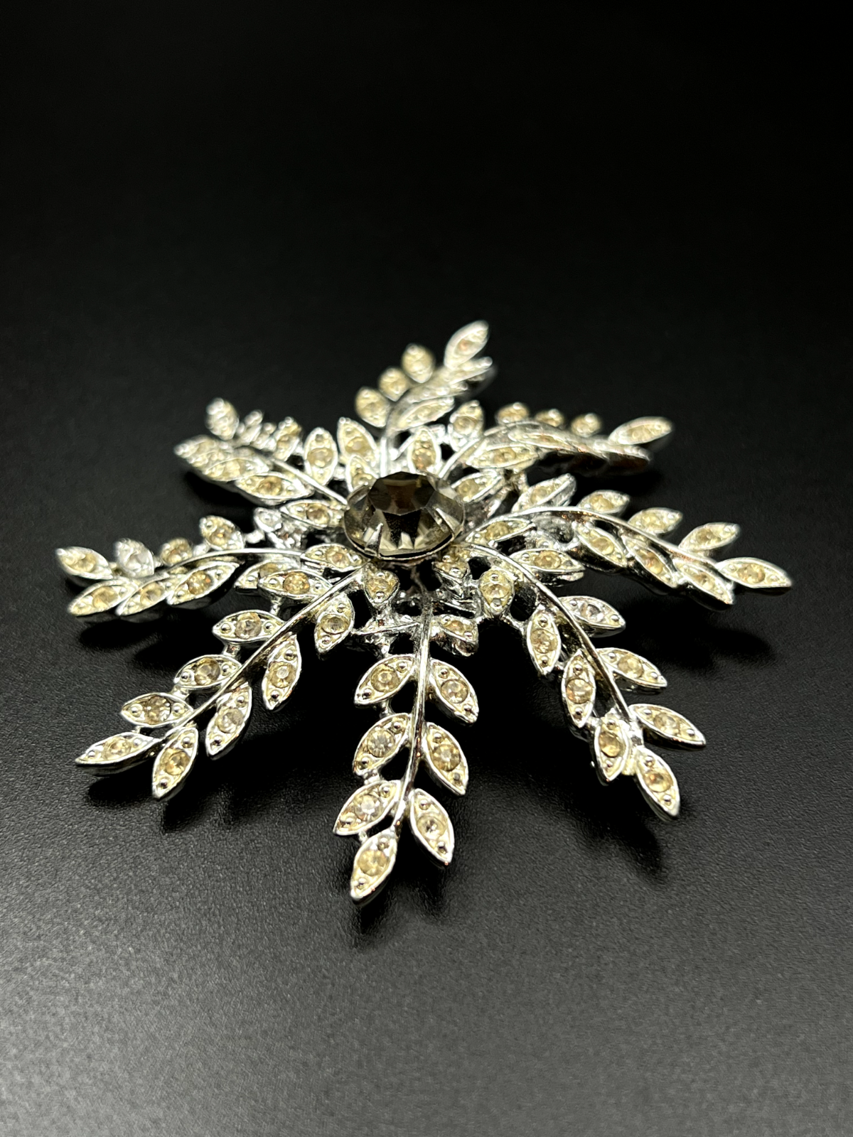 Vintage Sarah Coventry Signed Rhinestone Encrusted Silver-Toned Star  Brooch Pin