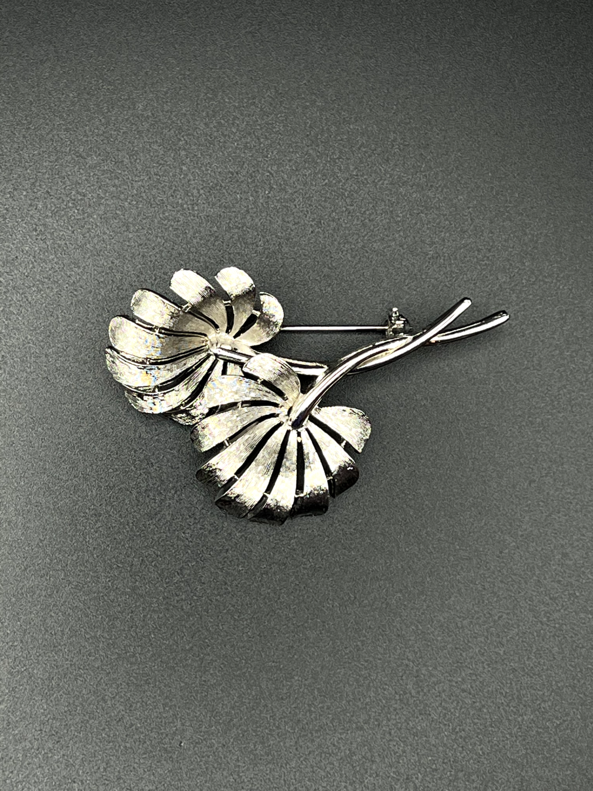 Vintage Signed JJ Vintage Silver-Toned Two Leaves Brooch Pin