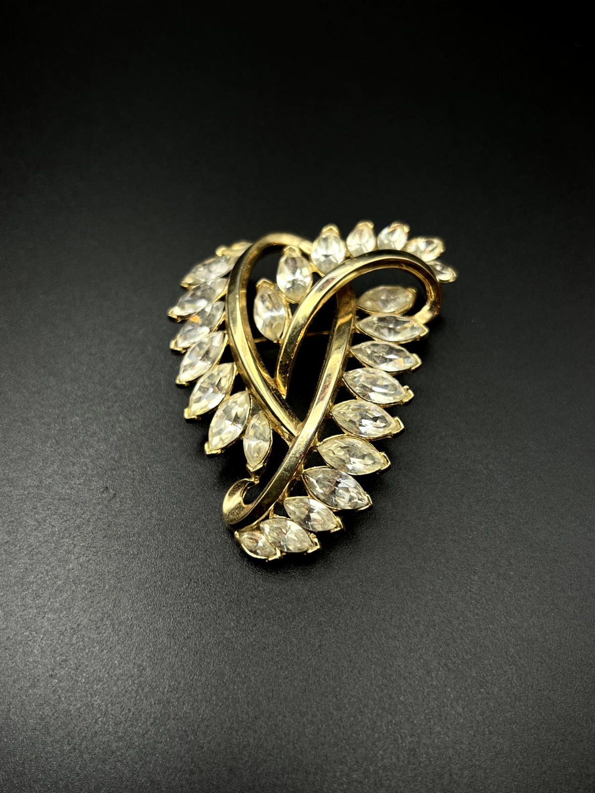 Vintage Signed CROWN TRIFARI Gold-Toned Crystal Rhinestones Heart Brooch Pin