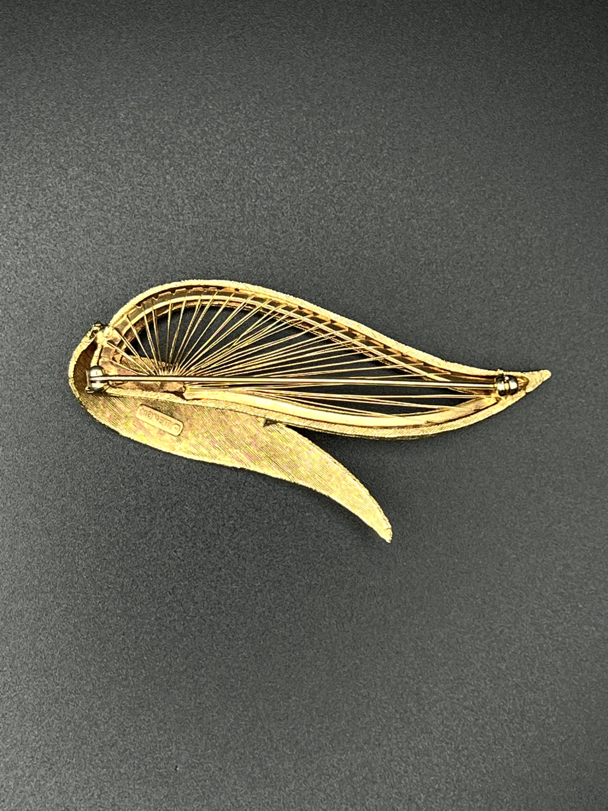 Vintage MONET Brushed and Stringed Leaf Gold-Toned Brooch Pin