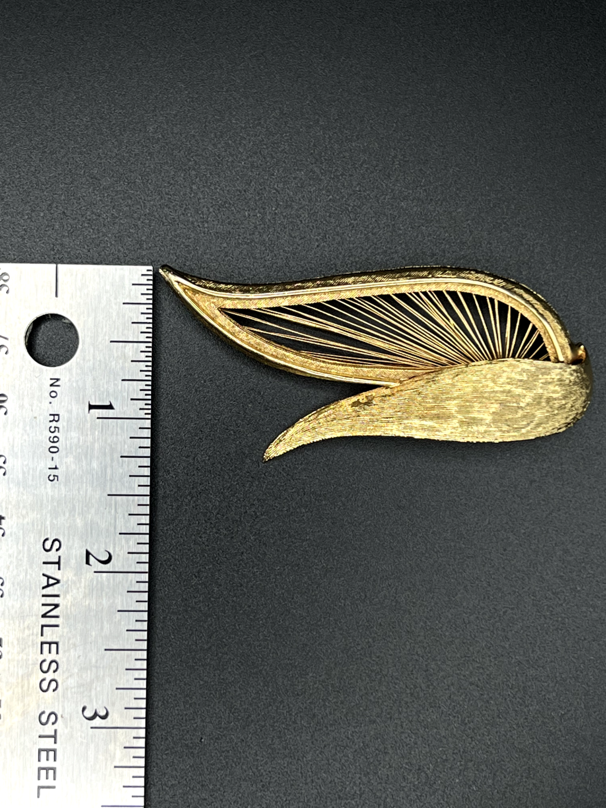 Vintage MONET Brushed and Stringed Leaf Gold-Toned Brooch Pin