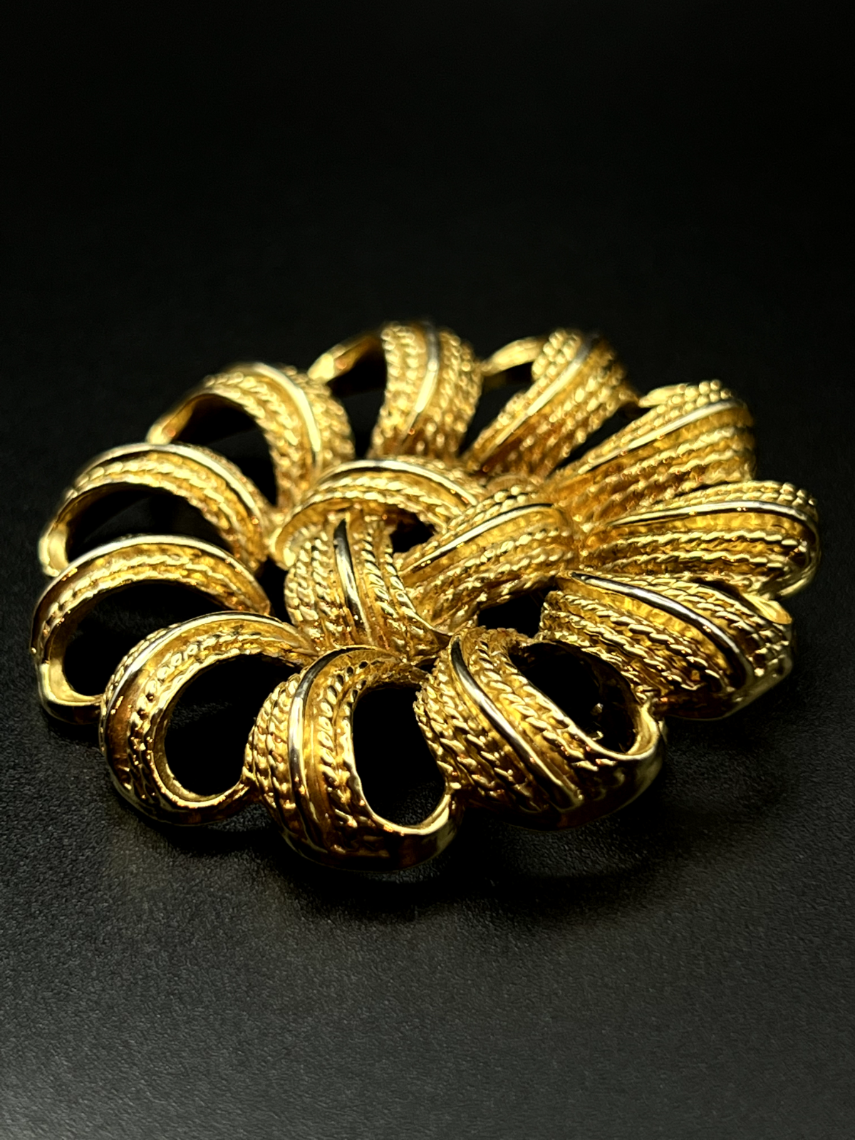 Vintage Gold-Toned Circle Of Intricate Ribbons Brooch Pin