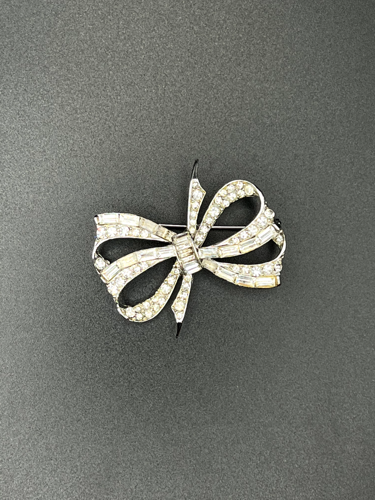 Vintage Sparkly Bow-Shaped With Rectangle And Round Crystal Brooch Pin