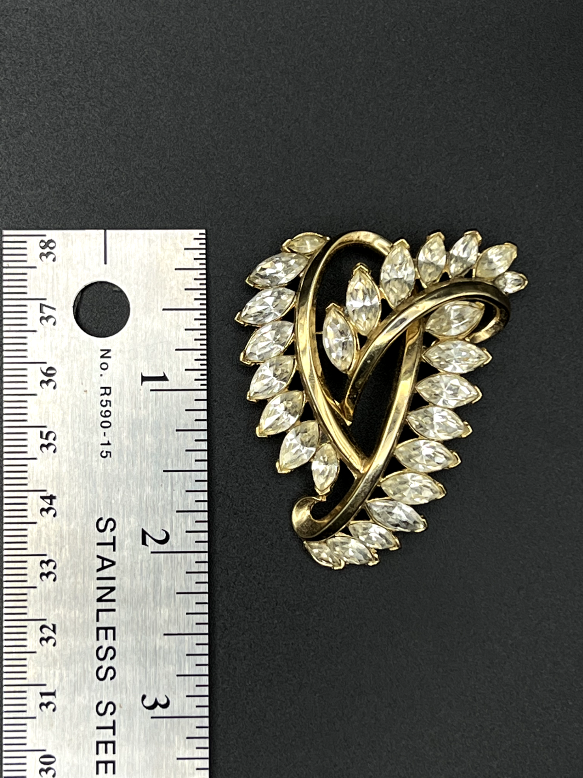 Vintage Signed CROWN TRIFARI Gold-Toned Crystal Rhinestones Heart Brooch Pin