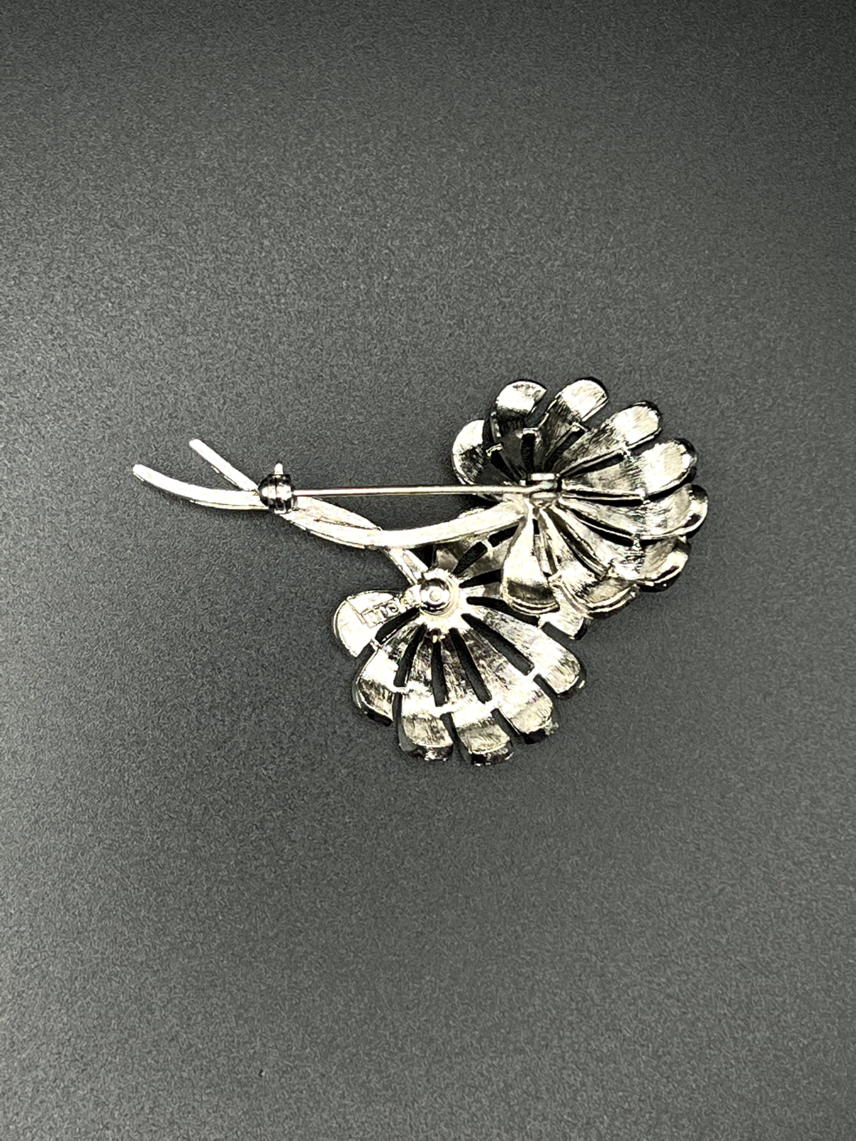 Vintage Signed JJ Vintage Silver-Toned Two Leaves Brooch Pin