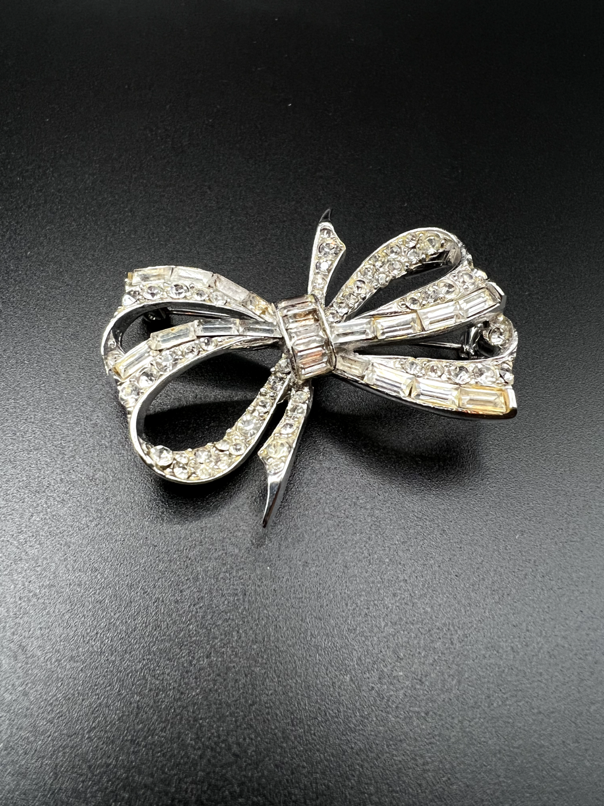 Vintage Sparkly Bow-Shaped With Rectangle And Round Crystal Brooch Pin