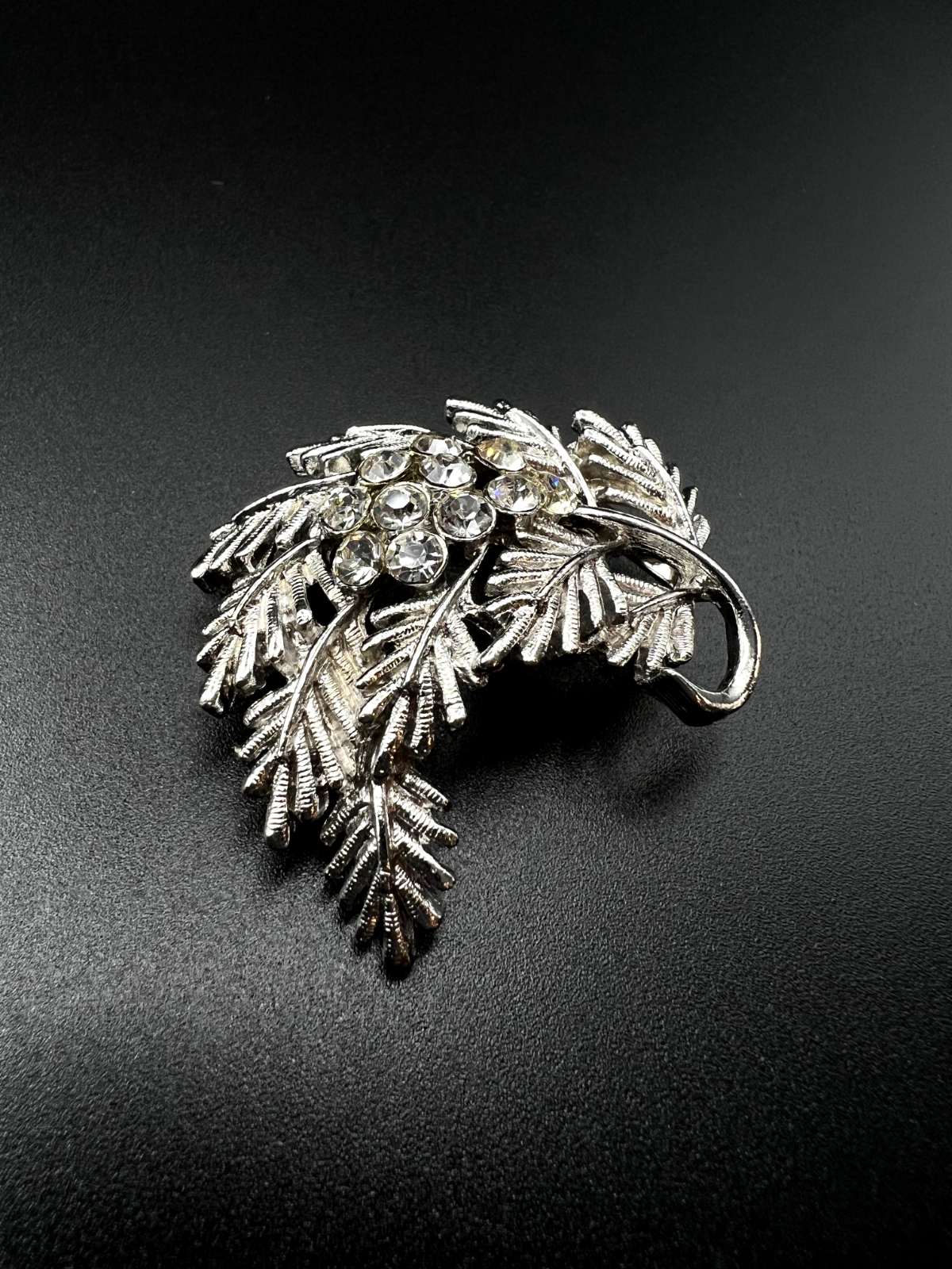 Vintage Silver-Toned Leaf with Sparkling Crystal Rhinestones Brooch Pin