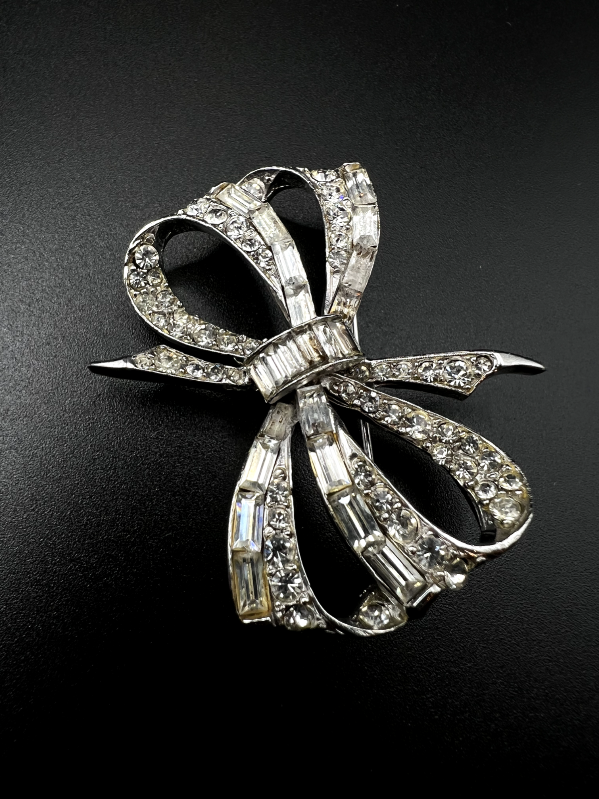 Vintage Sparkly Bow-Shaped With Rectangle And Round Crystal Brooch Pin