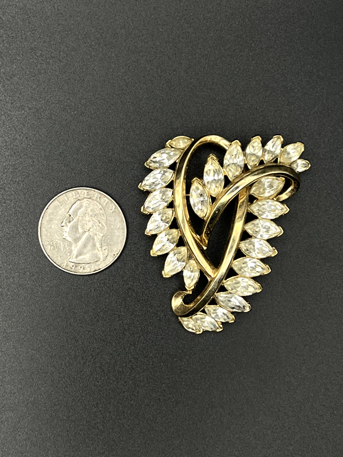 Vintage Signed CROWN TRIFARI Gold-Toned Crystal Rhinestones Heart Brooch Pin